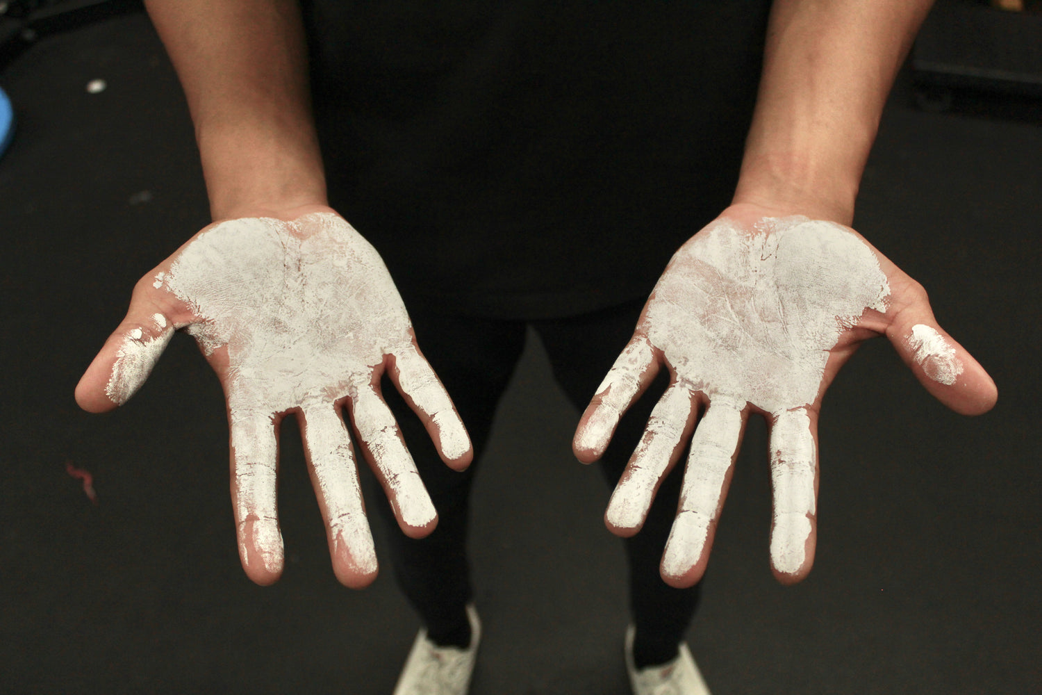 liquid chalk for lifting in use